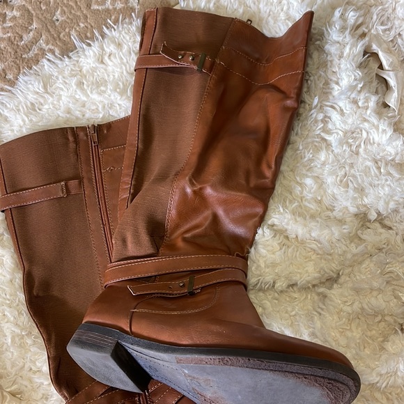 Boots - Picture 5 of 7